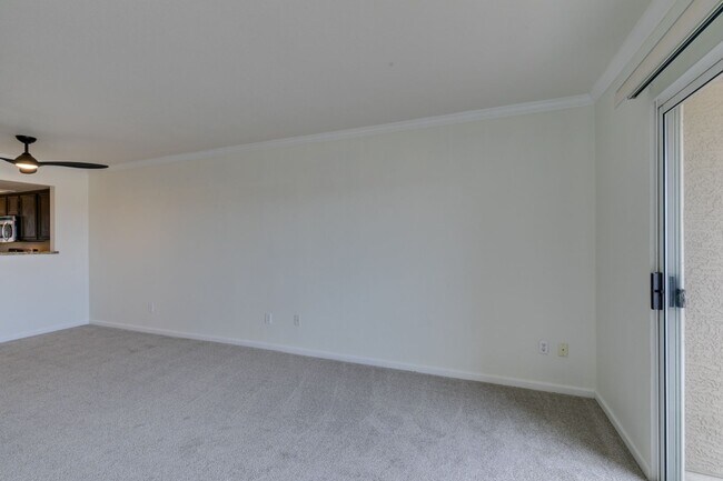 Building Photo - GORGEOUS 2 BEDROOMS UNIT*UPGRADED*TONS OF ...