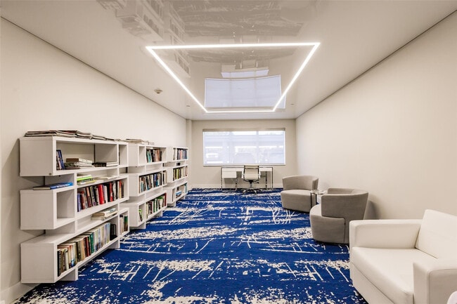 Building Photo - 340 Sunset Dr