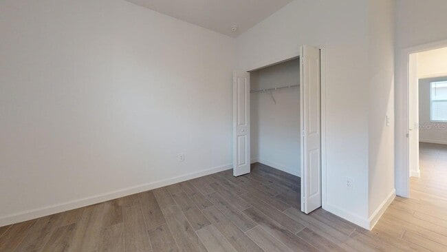 Building Photo - 7949 Lakes Edge Ln