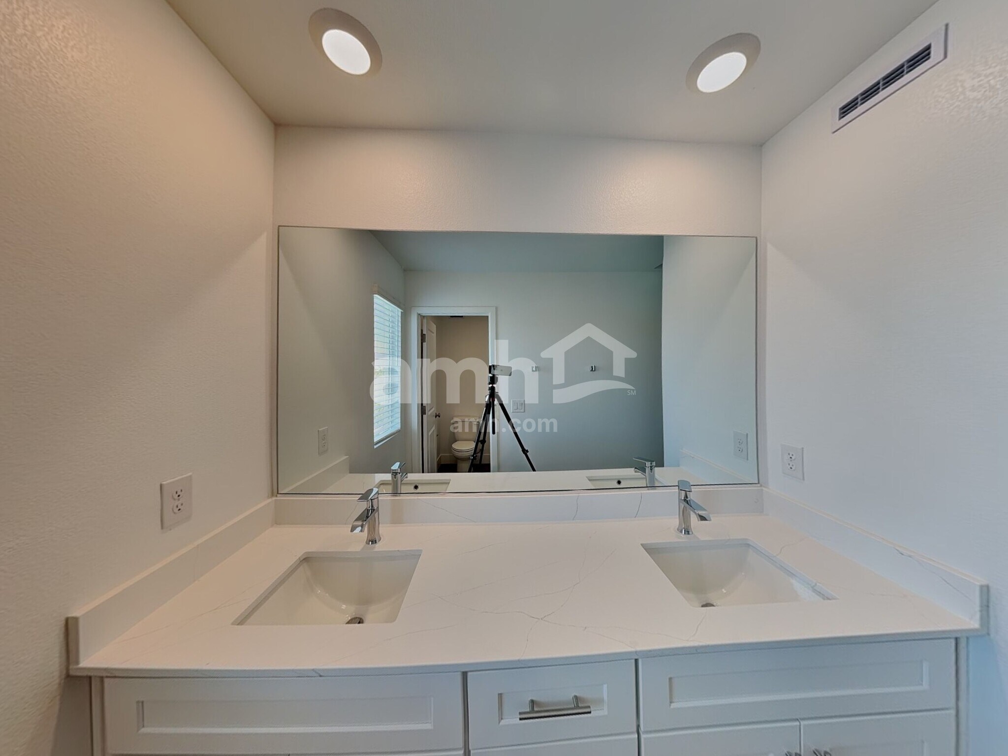 Building Photo - 7794 Hickory King Ave