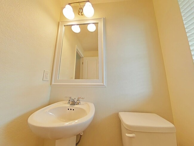 Building Photo - 5 Bedroom House ~ Albany ~ Small Pet Friendly