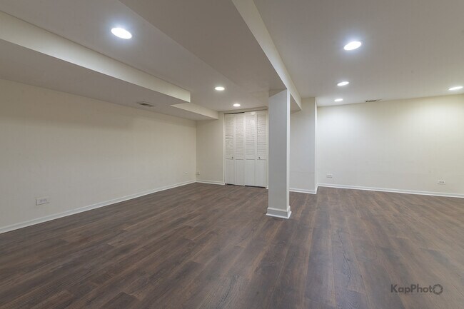 Building Photo - 110 N Waterford Dr