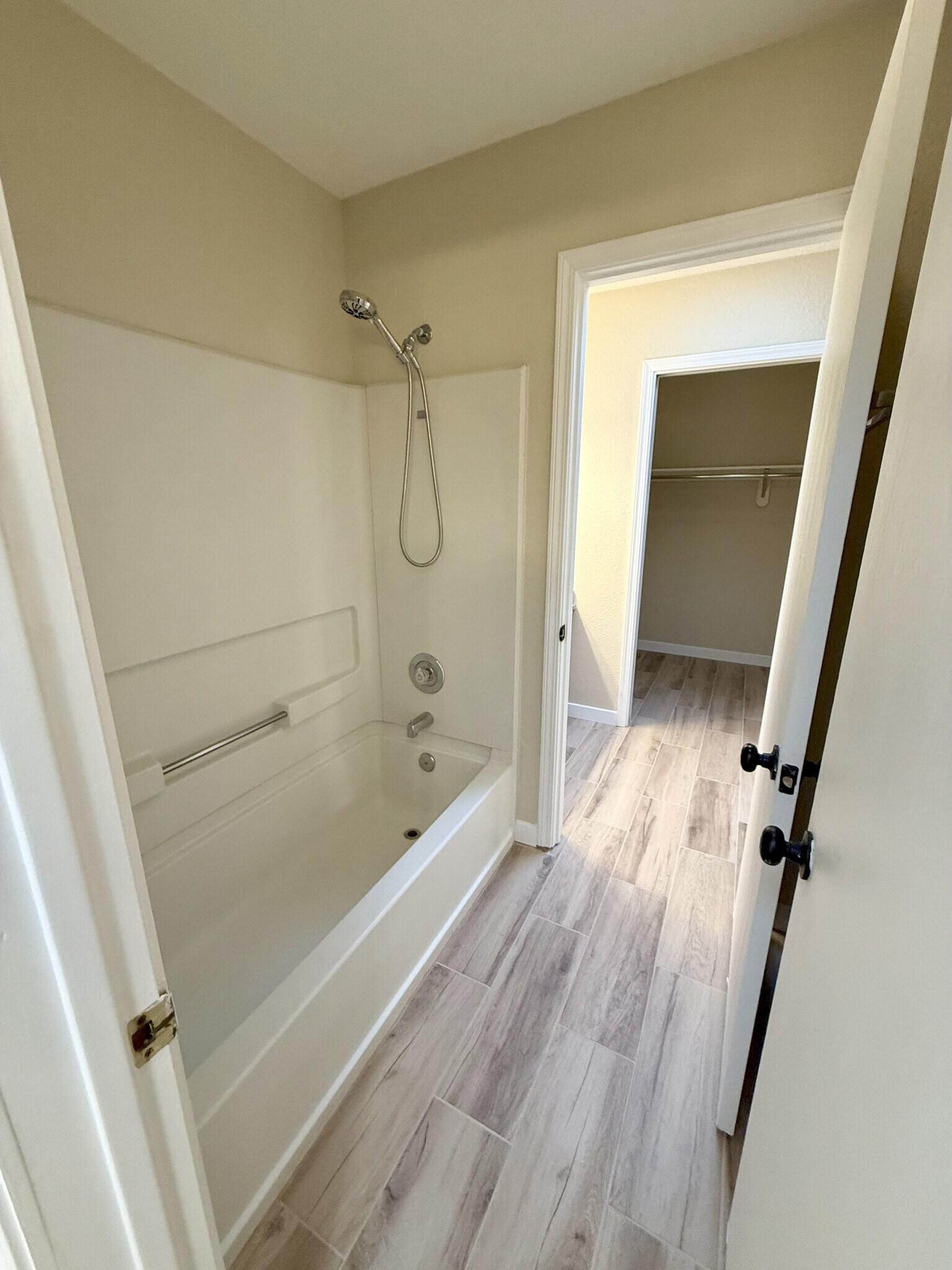 Bath - 5801 Lowell St NE