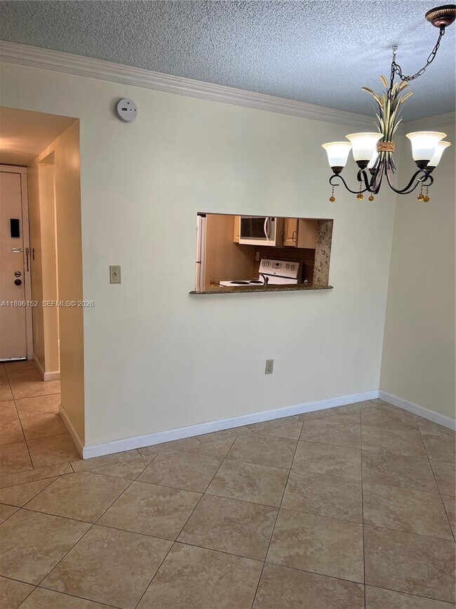 Building Photo - 10855 SW 112th Ave