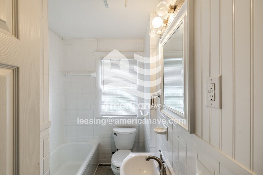 Building Photo - 8214 8th Ave S