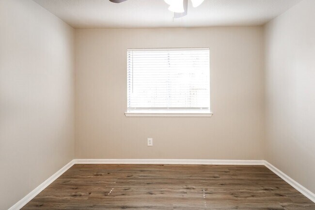 Building Photo - 4815 Gypsy Forest Dr