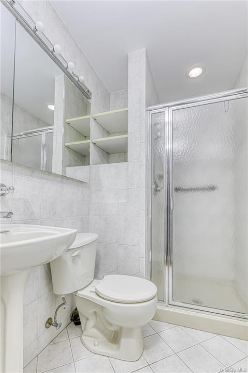 Building Photo - 9 Cloverdale Ln