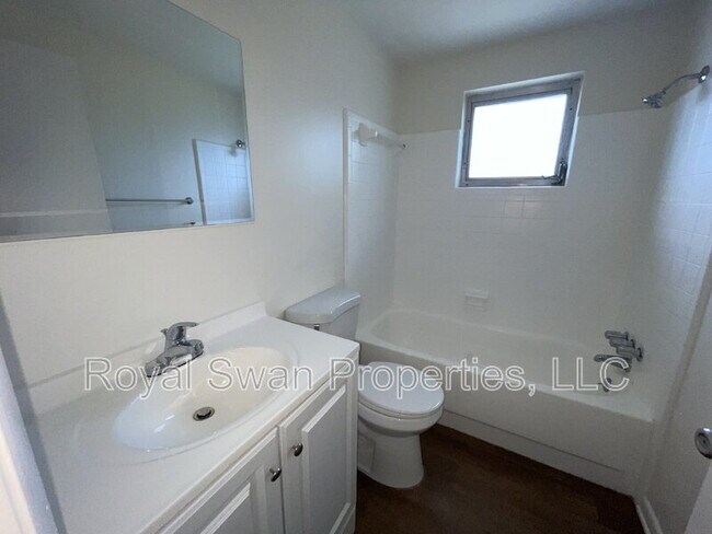 Building Photo - 303 Thornwood Way