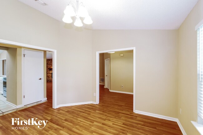 Building Photo - 12439 Autumnbrook Trail E
