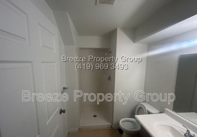 Building Photo - 520 Nova St