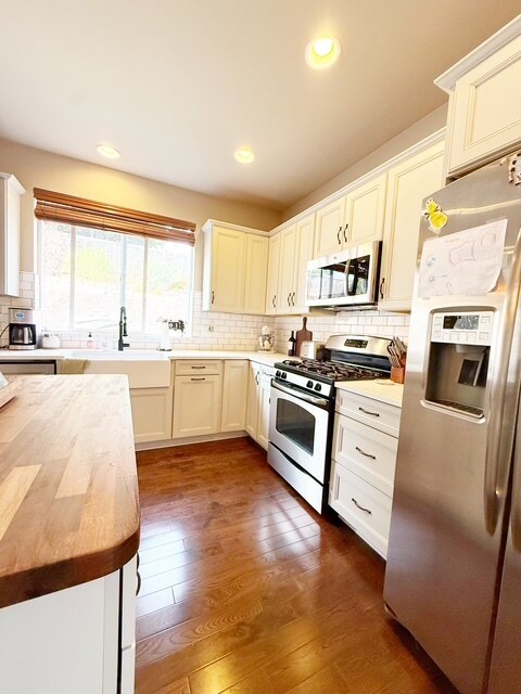 Building Photo - 2698 NE Noll Valley Loop