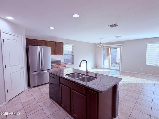 Building Photo - 5113 E Greenway St