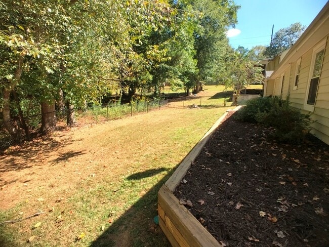 Building Photo - Ranch Home - 3BR/2BA - Powder Springs