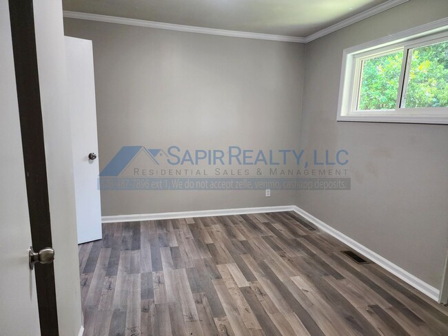 Building Photo - Inviting 4-Bedroom Home - Move in by 12/15...