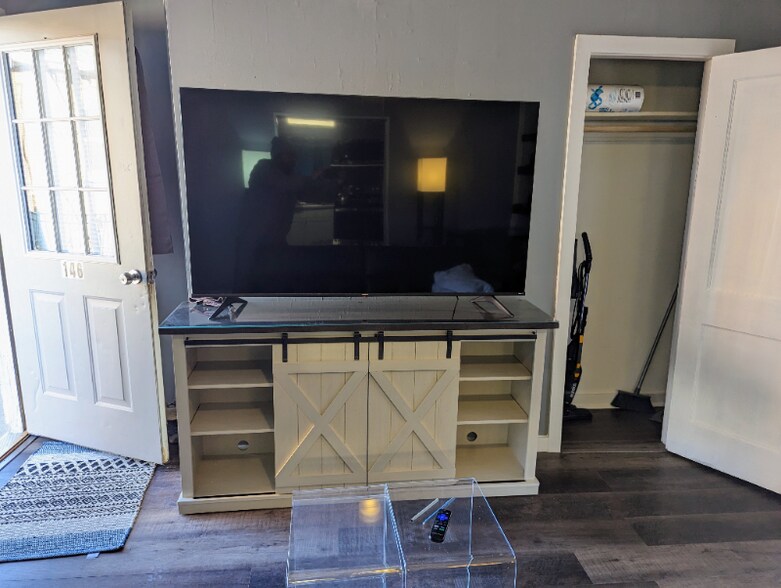 Building Photo - 146 2nd St