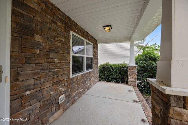Building Photo - 123 Lightwater Dr