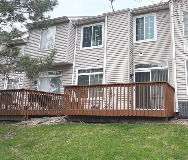 Building Photo - 930 Mesa Dr