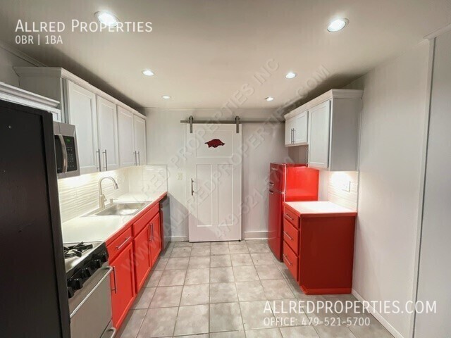 Building Photo - STUDIO APARTMENT WITH ALL UTILITIES PAID A...