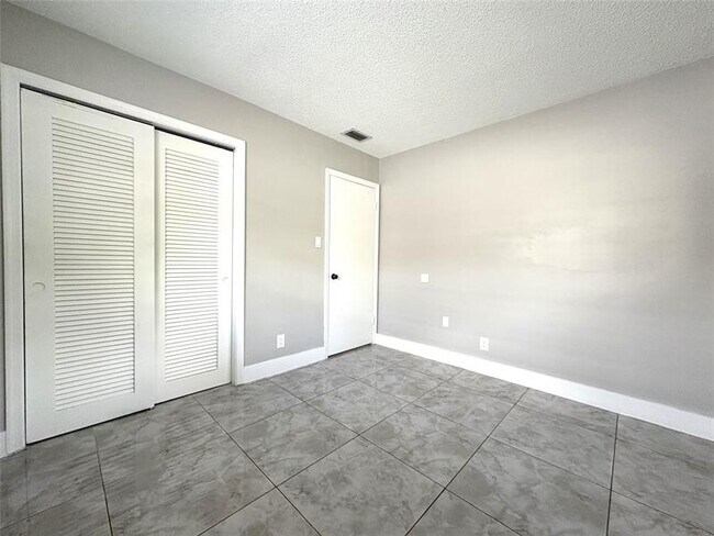 Building Photo - 6712 NW 60th St