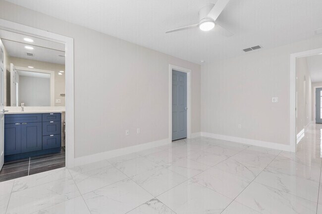 Building Photo - 12 Lloret Pl