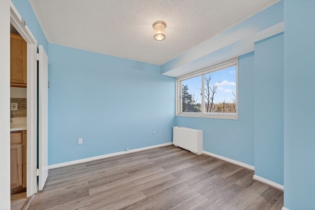 Building Photo - 2500 N Van Dorn St