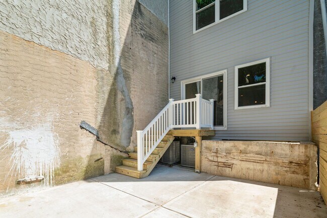 Building Photo - 2003 Fitzwater St