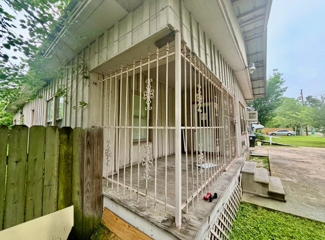 Building Photo - 6124 Goforth St