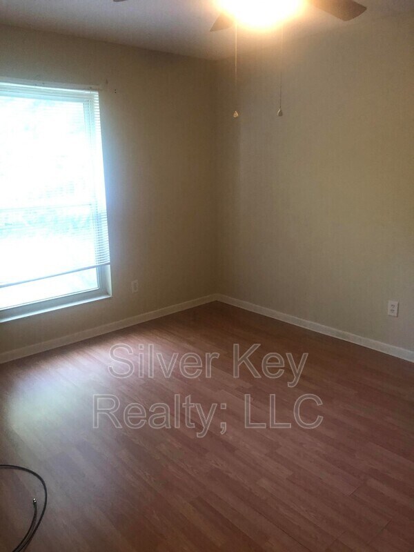Building Photo - 311 Sunset Dr