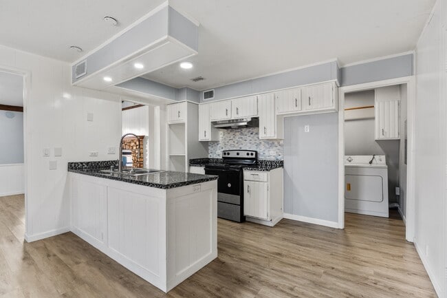 Building Photo - 204 Phillips Rd