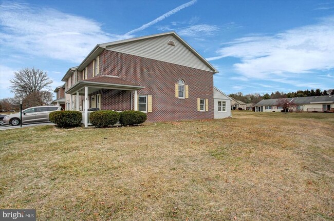 Building Photo - 2367 McCleary Dr