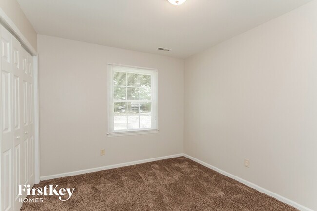 Building Photo - 5018 Farm Pond Ln