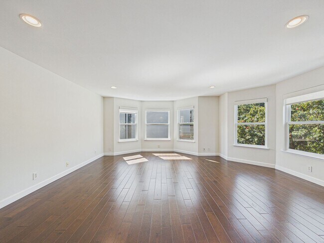 Building Photo - Bright Corner 2BR/2BA in Prime Anza Vista | Parking Included | Exceptional Natural Light