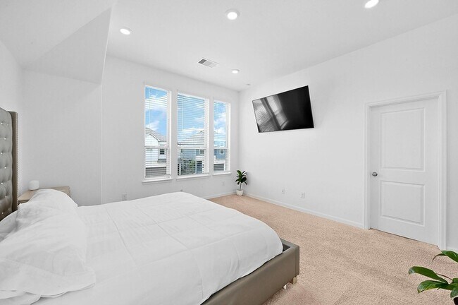 Building Photo - 4027 Balboa Dr