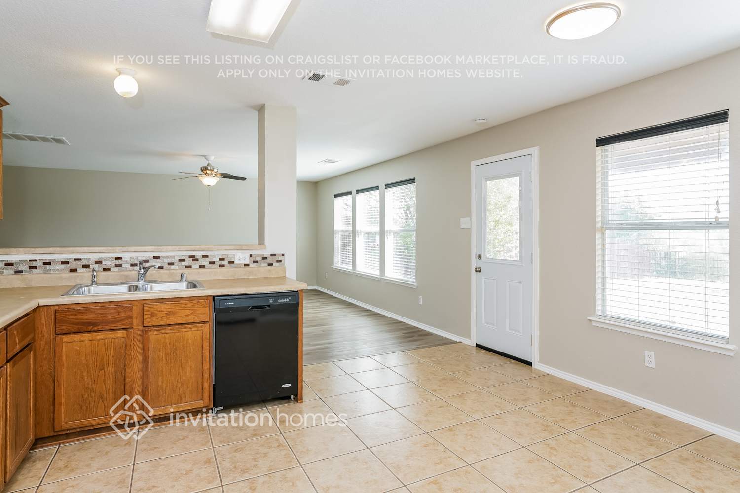 Building Photo - 9053 Trail Blazer Dr