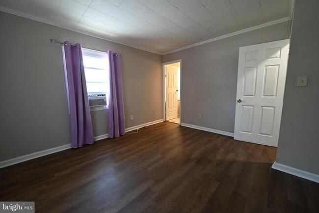 Building Photo - 1 Pinetree Ln