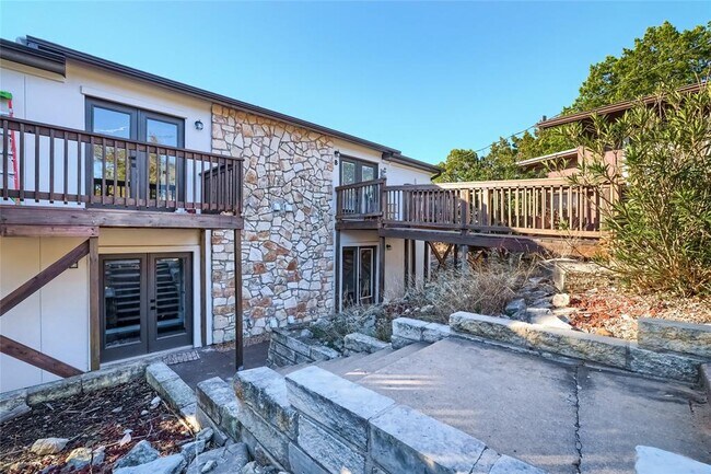 Primary Photo - 5909 Lago Vista Way