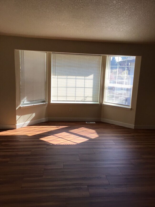 Building Photo - 3BD Ranch Style Home in Fircrest Neighborhood