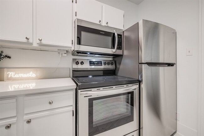 Building Photo - 605 Bomar St