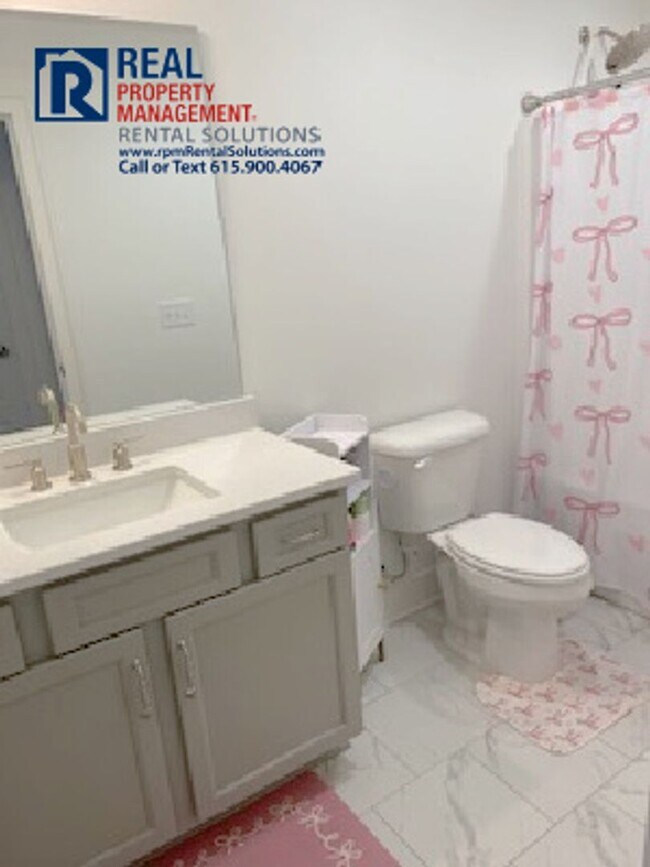 Building Photo - Like new 3 bd townhome in Smyrna with garage!