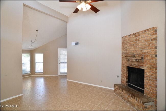 Building Photo - 813 Knorr Pl