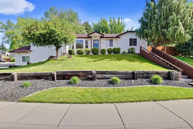 Building Photo - 2910 E Dagger Falls Dr