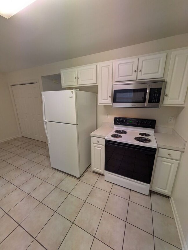 Building Photo - 2BD/2.5BA Unit at Water Oaks in Hickory