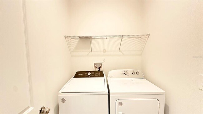Building Photo - 683 Daring Dr