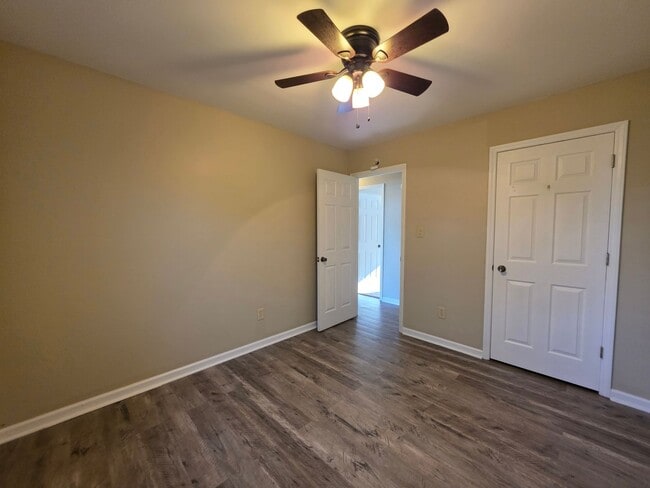 Building Photo - 206 S Ginger Dr