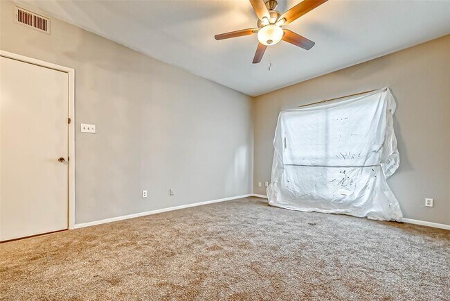 Building Photo - 9009 Richmond Ave.