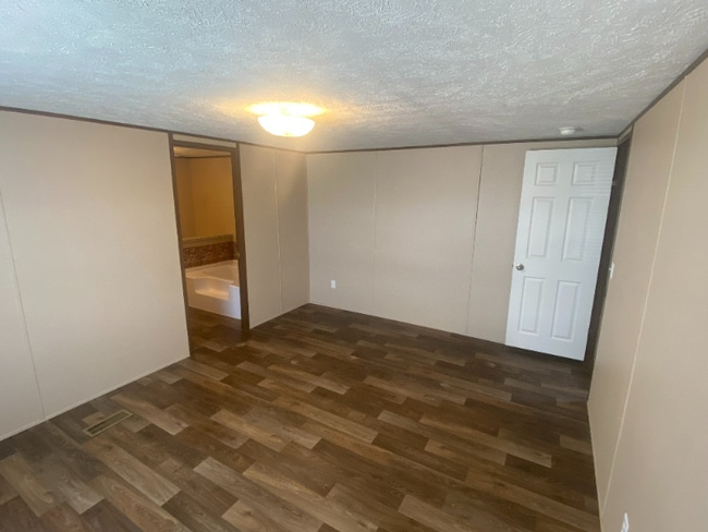 Building Photo - 604 Alexander Rd