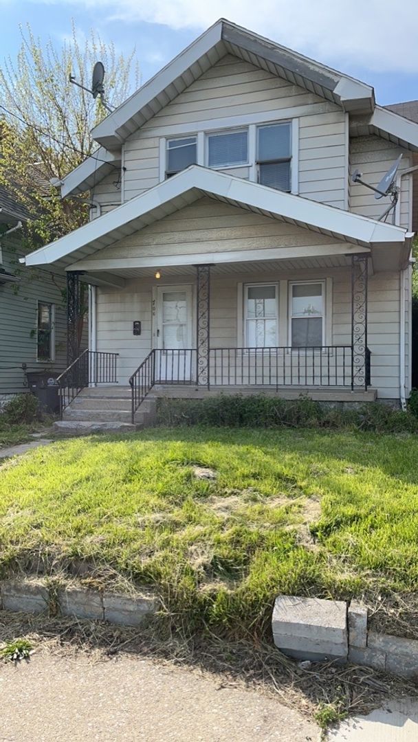 Primary Photo - 3 Bedroom House - South Side