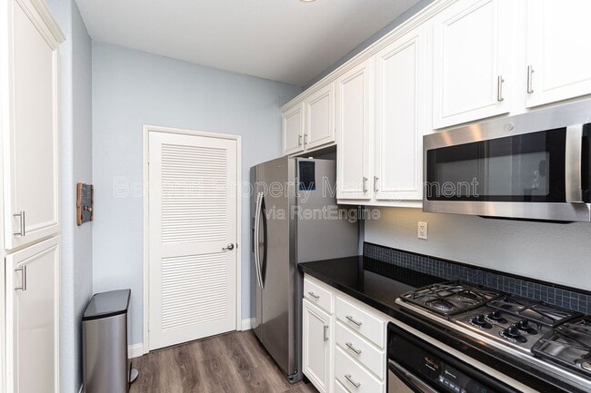 Building Photo - 2616 Bellezza Dr