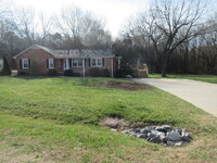 Building Photo - 3 Bedroom 2 Bath Brick Ranch Just West of ...