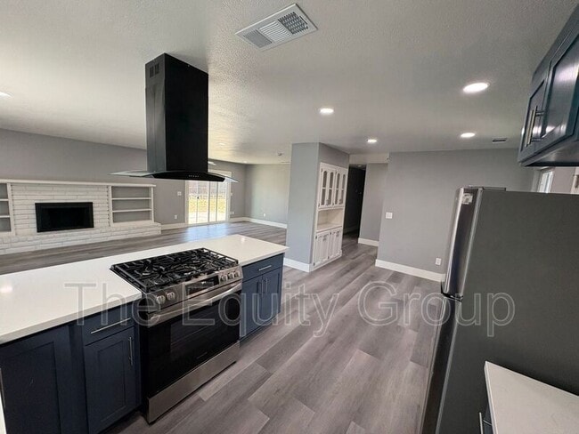 Building Photo - 609 S Acacia Dr